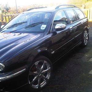 black jaguar x type se d estate owen in 2009
fully loaded full chrome wheels ,tv, heated seats,sat nav etc